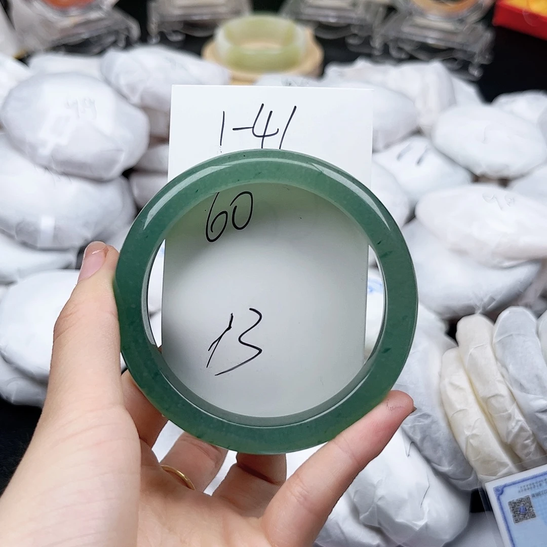 未镶嵌手镯石英质玉1.41