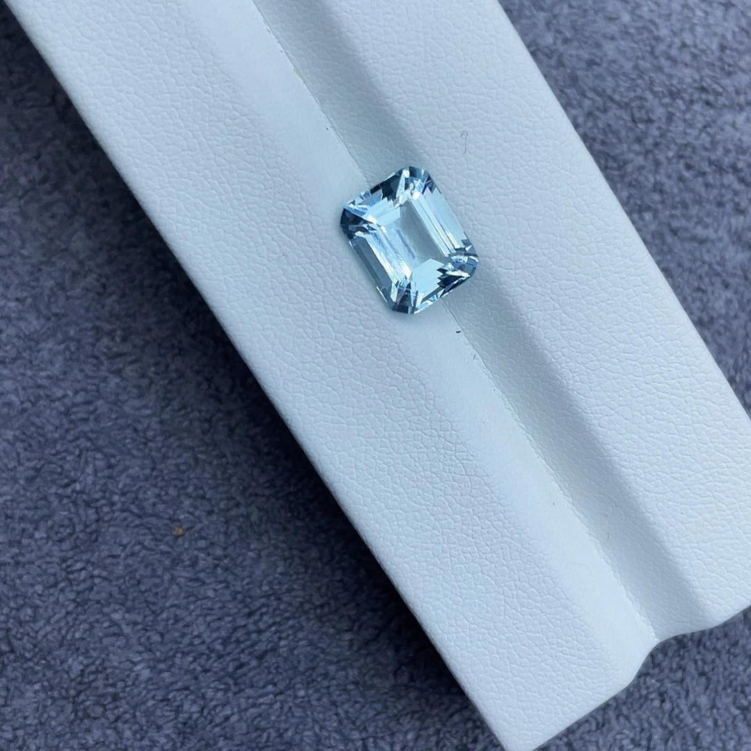 海蓝宝石裸石3.06Ct。