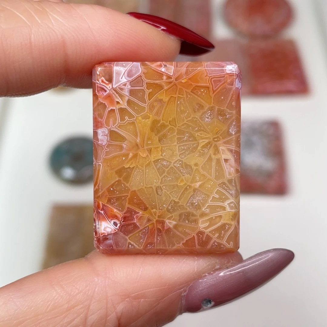 【闪购商品】未镶嵌吊坠(赠链)硅化玉