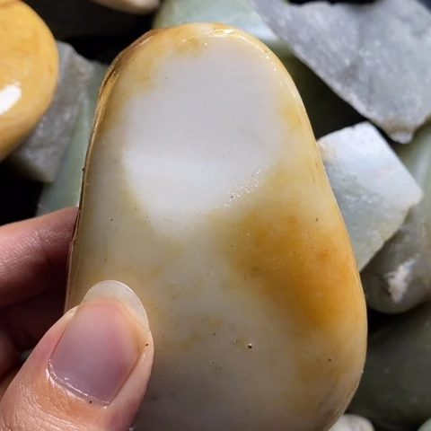 未镶嵌和田玉（糖玉）挂件