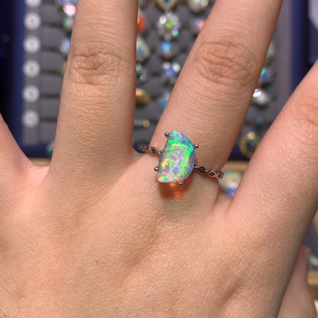 银S925镶嵌欧泊戒指