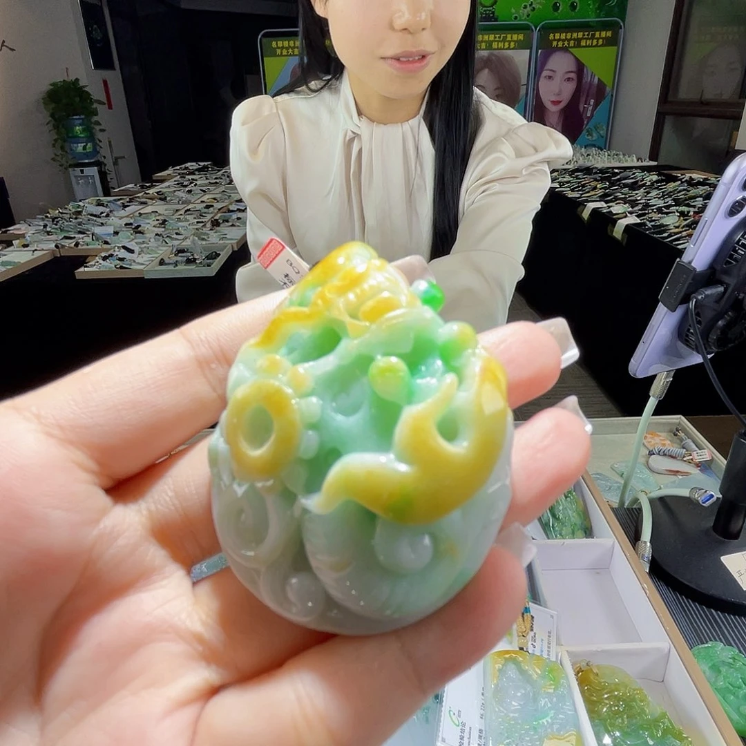 颈饰未镶嵌翡翠一个