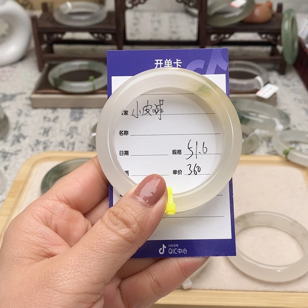石英质玉手镯未镶嵌