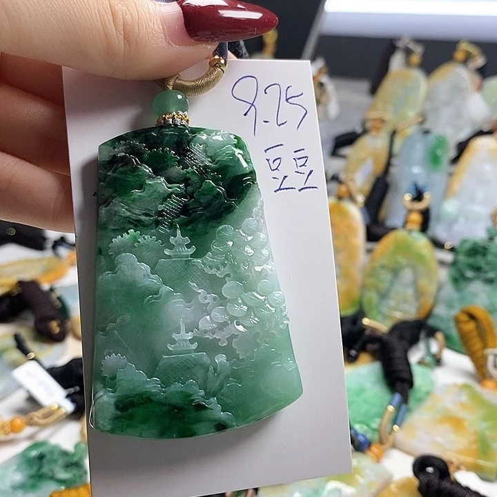 颈饰未镶嵌翡翠—.