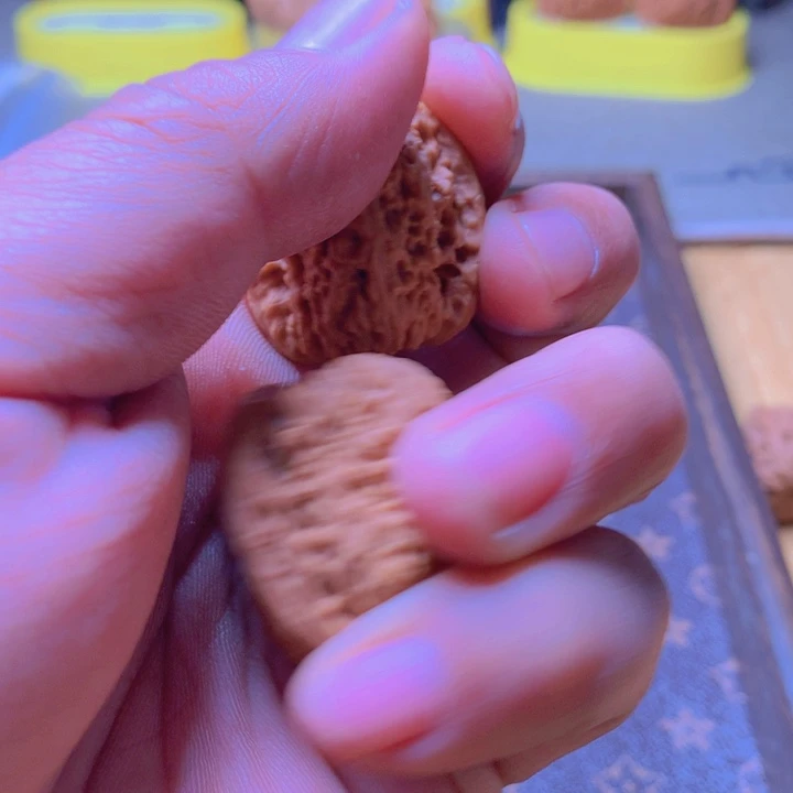 桃核把件?***胡南疆石好看