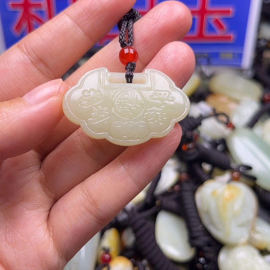颈饰未镶嵌和田玉