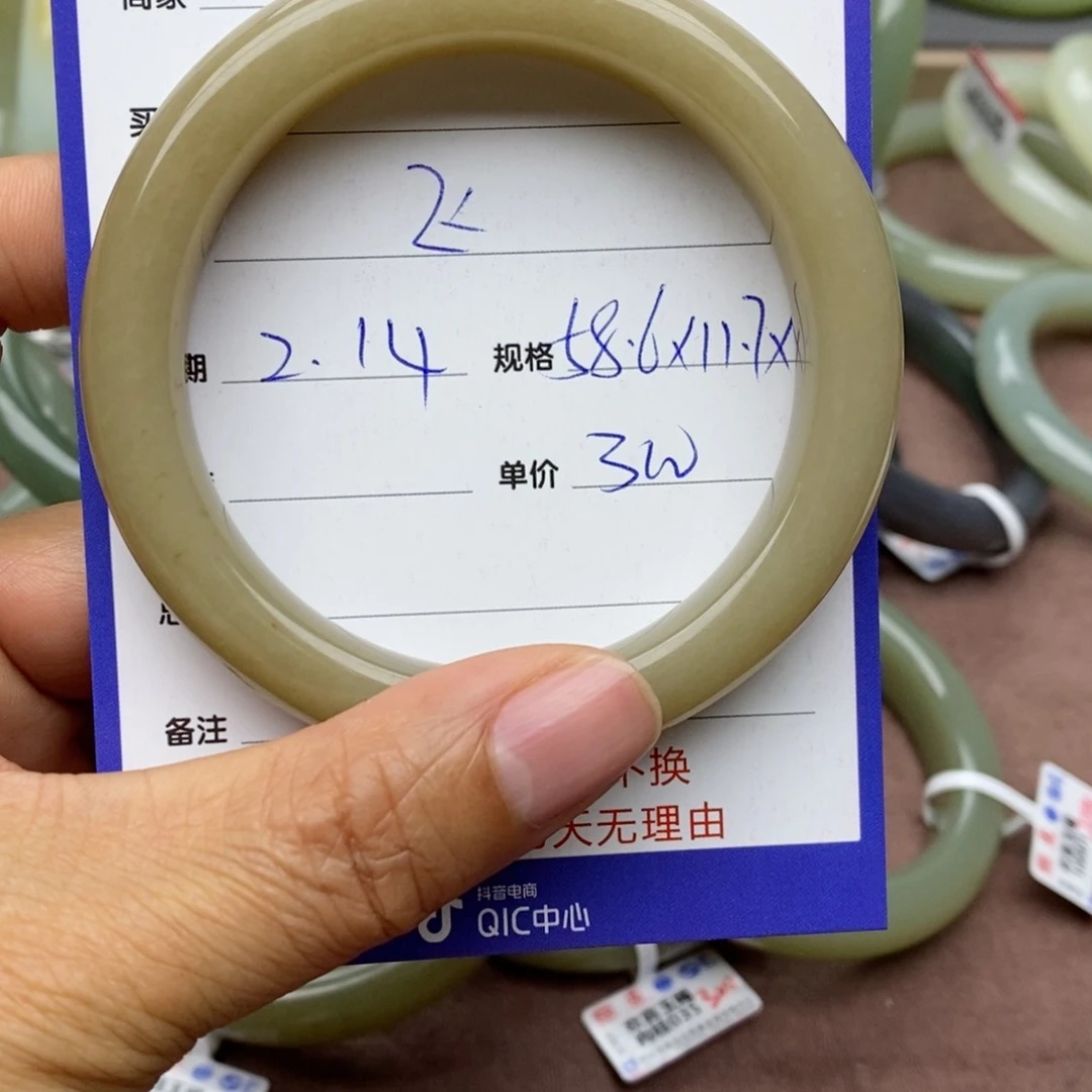 和田玉手镯未镶嵌飞*好