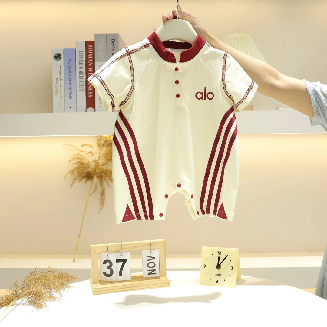 夏季薄款男宝宝短袖连体衣新生儿0到6个月爬服外出服