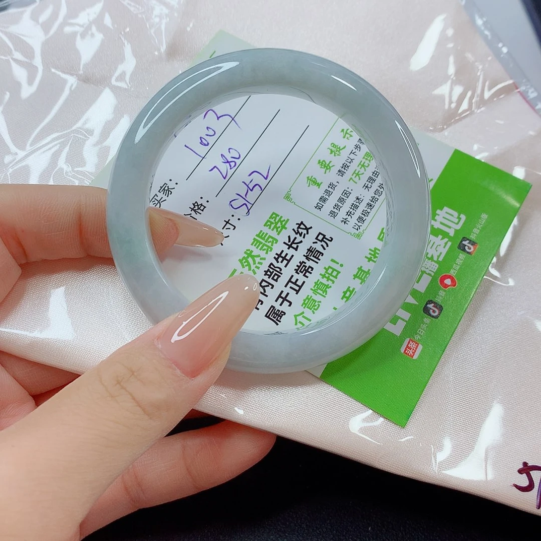 翡翠手镯未镶嵌翡翠