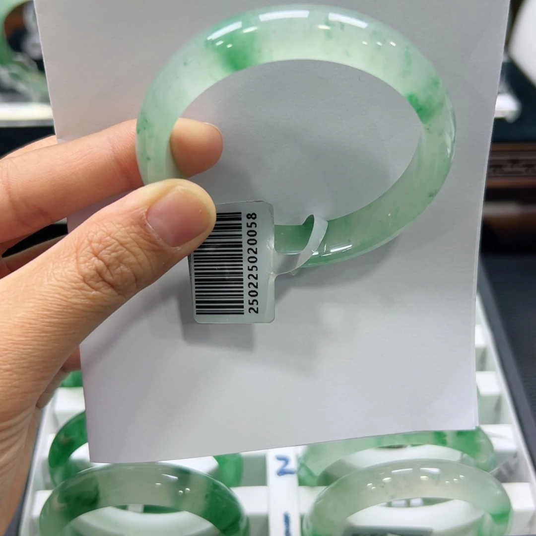 D****石英质玉未镶嵌手镯