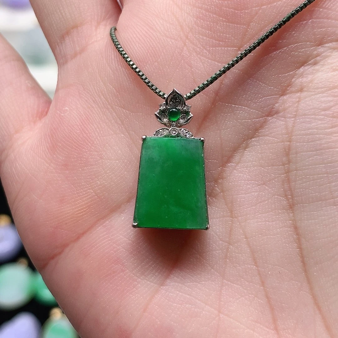 颈饰18K金镶嵌翡翠翡翠吊坠