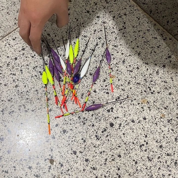 随机发8根浮漂如图所示