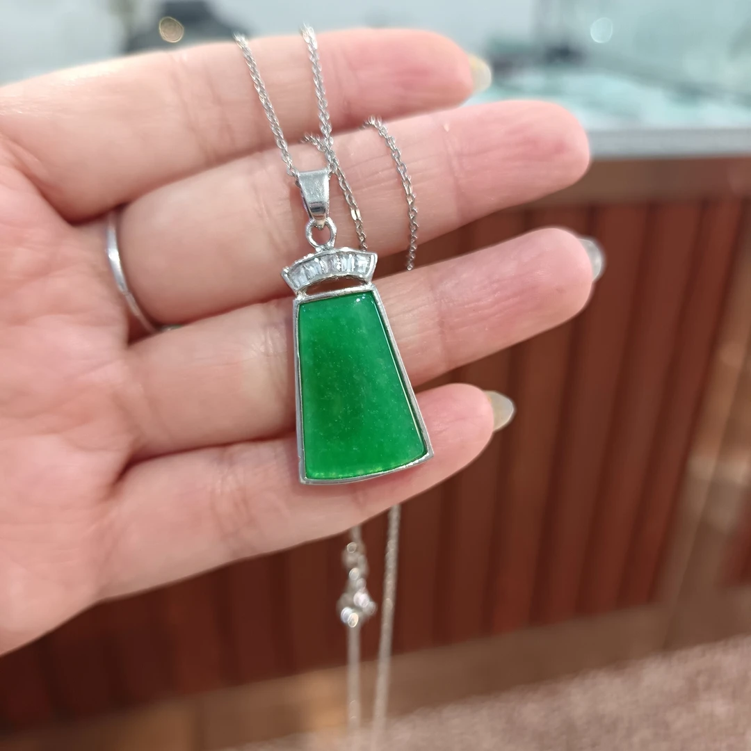 铜合金石英石吊坠 合金石英石绿色吊坠链子/项链31*17*5