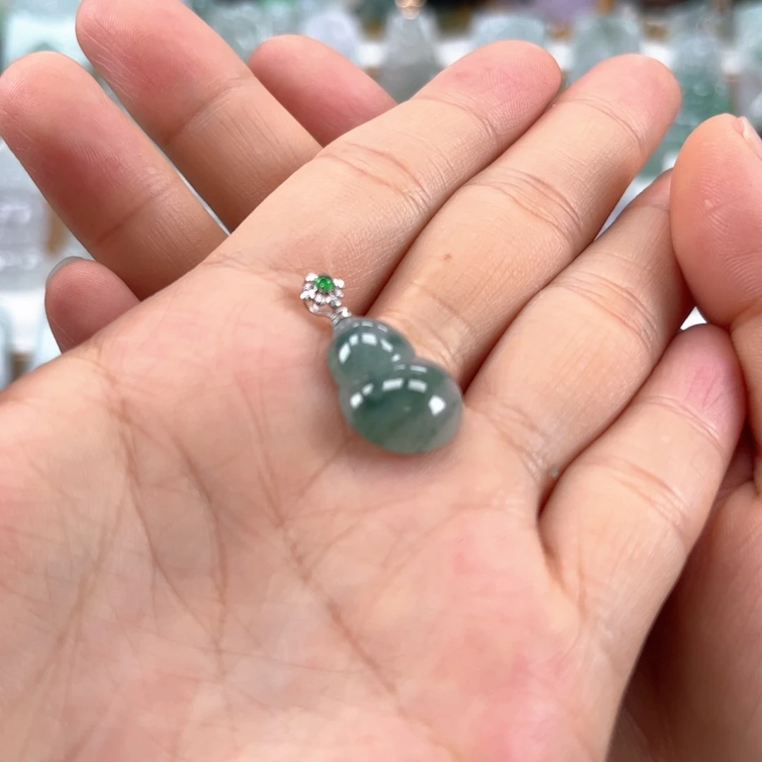 翡翠18K金镶嵌颈饰小葫芦缅甸天然A货翡翠糯冰飘花