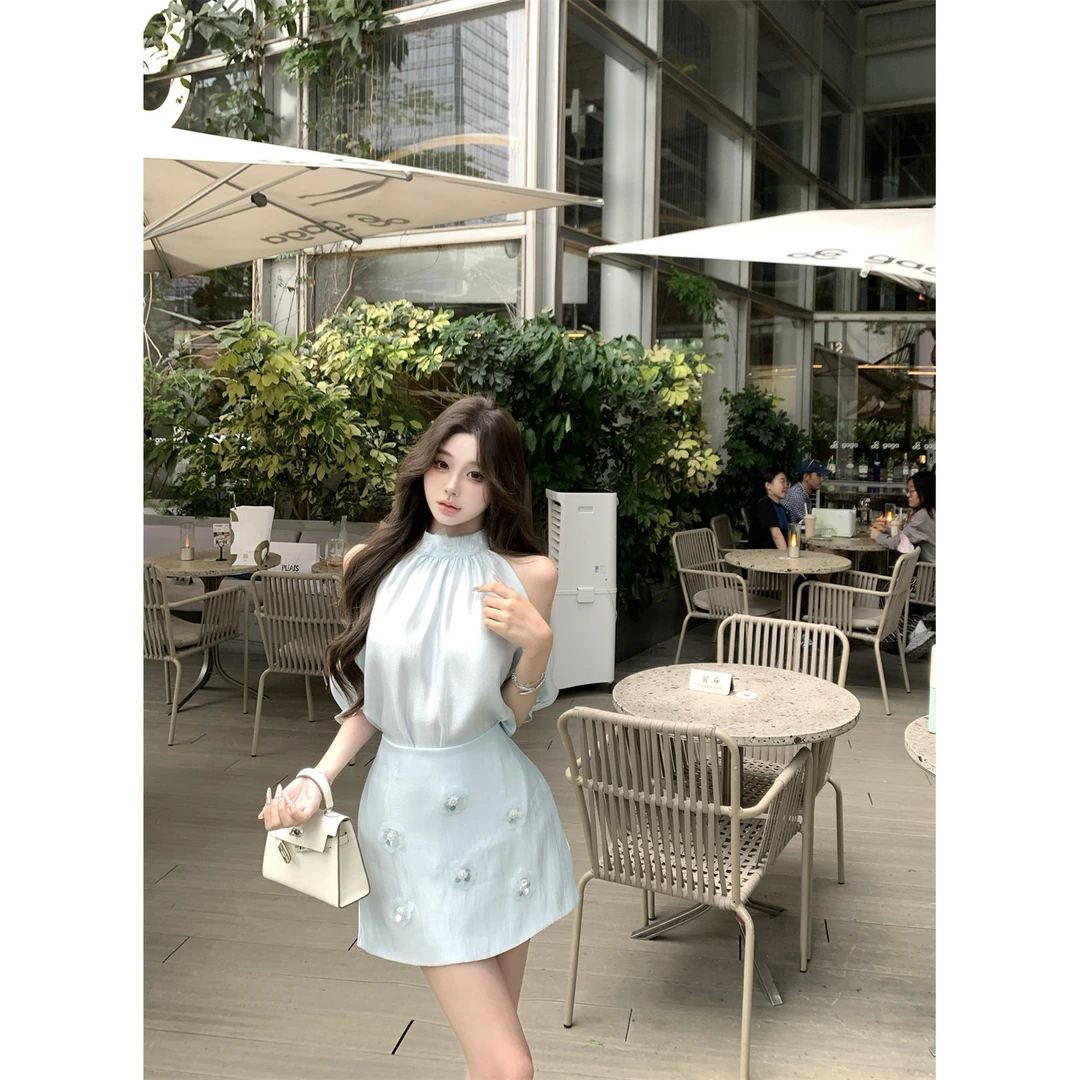 精致千金感蓝色优雅套装女露肩挂脖短袖上衣立体花朵半身裙两件套