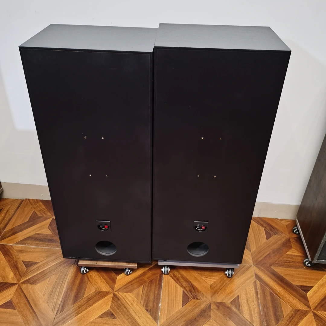 8新  二手燕飞利仕落地箱。运费自理