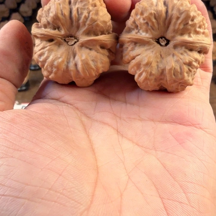 我***。吊坠文玩核桃蛤蟆的眼睛是真的好看啊