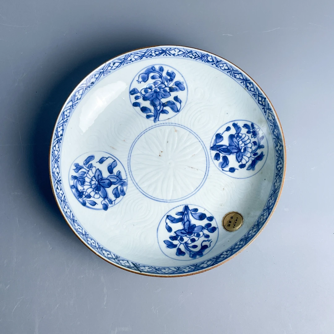 M25K6007E88 - 清康熙青花暗刻花卉纹盘1