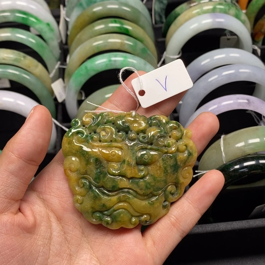翡翠颈饰未镶嵌黄加绿瑞兽5 号