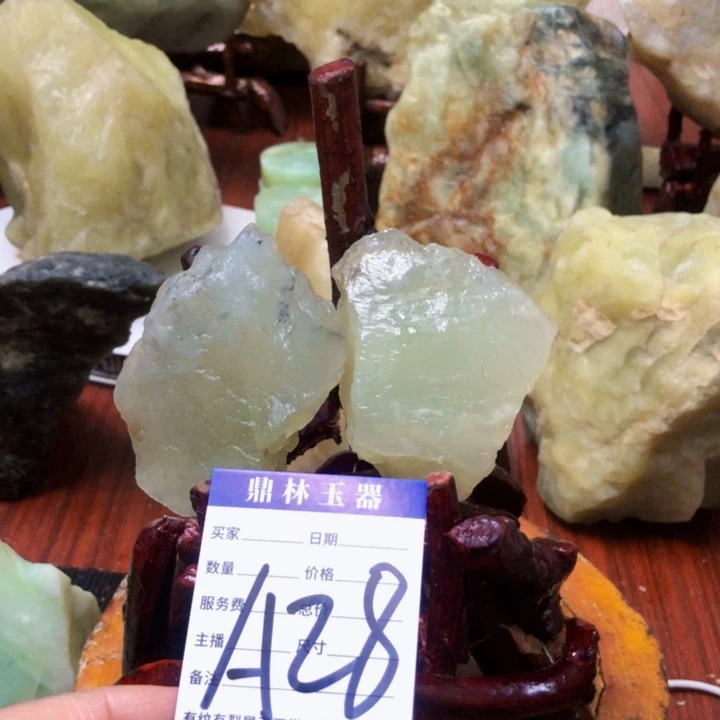 蛇纹石玉未镶嵌珠宝奇石