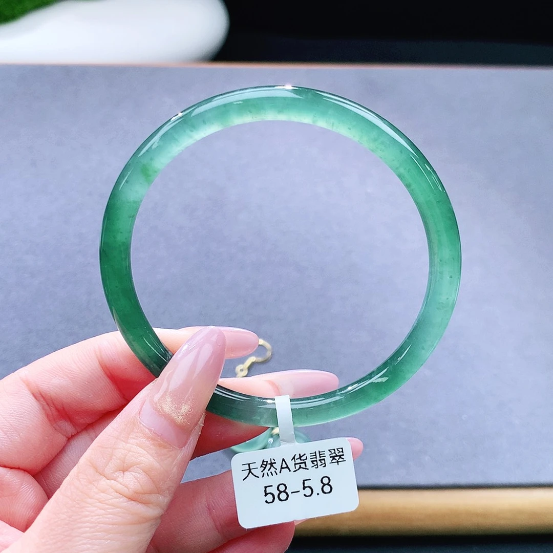 未镶嵌手镯（圆镯）翡翠