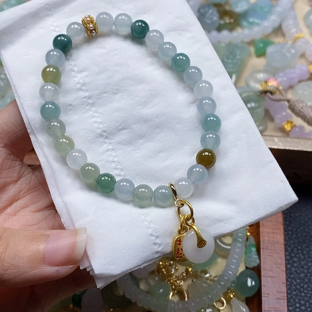 翡翠未镶嵌颈饰闪