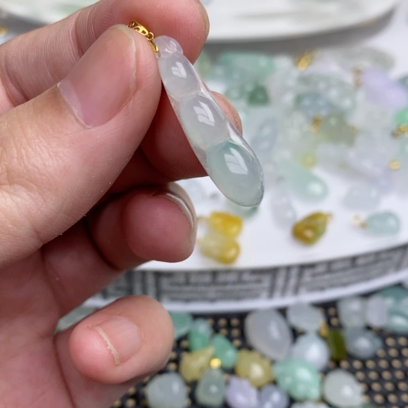 【闪购商品】翡翠吊坠(不含链)18K金镶嵌豆子