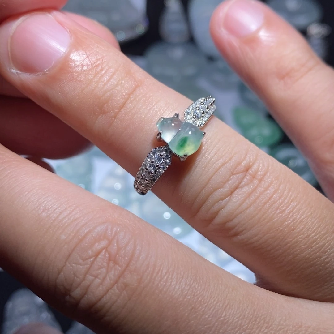 翡翠颈饰未镶嵌葫芦戒指