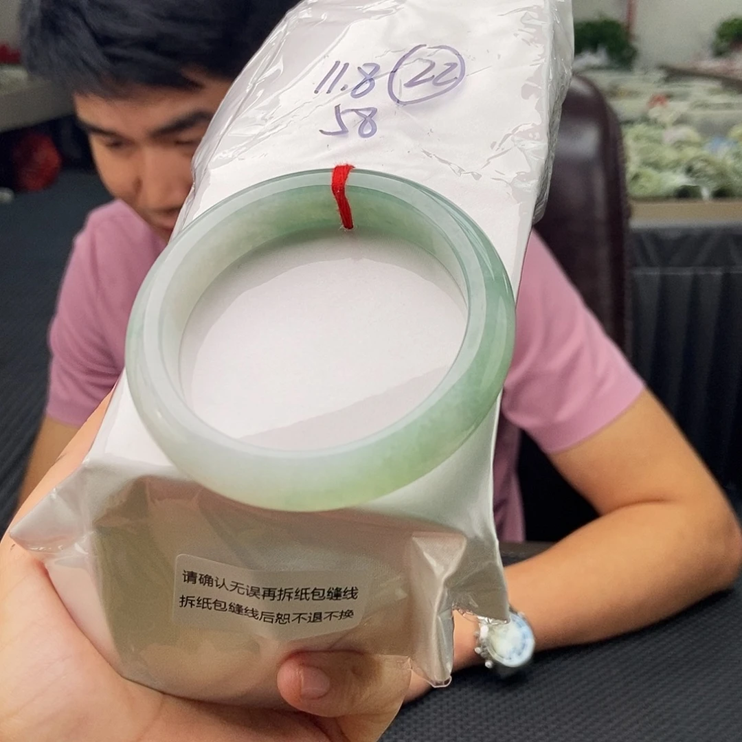 翡翠手镯未镶嵌拍一发一