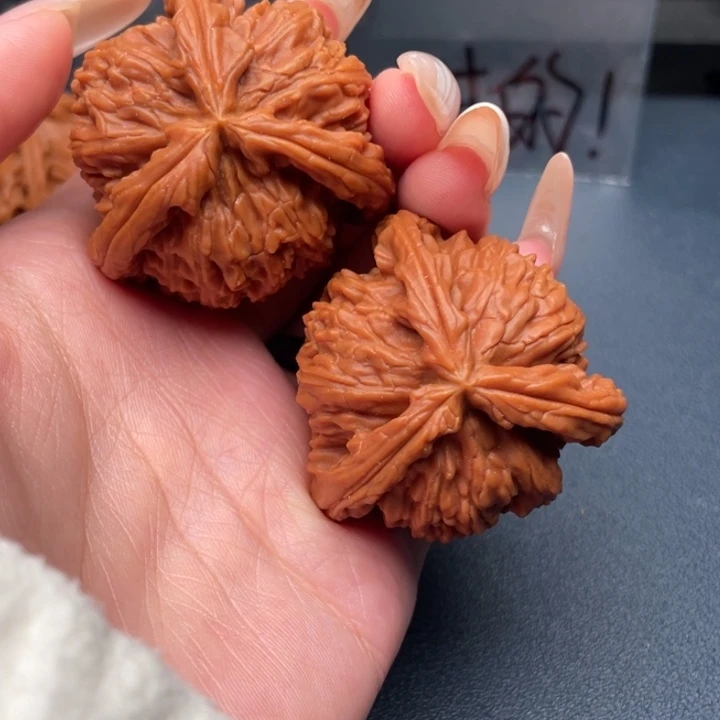 G***y文玩核桃吊坠白狮子