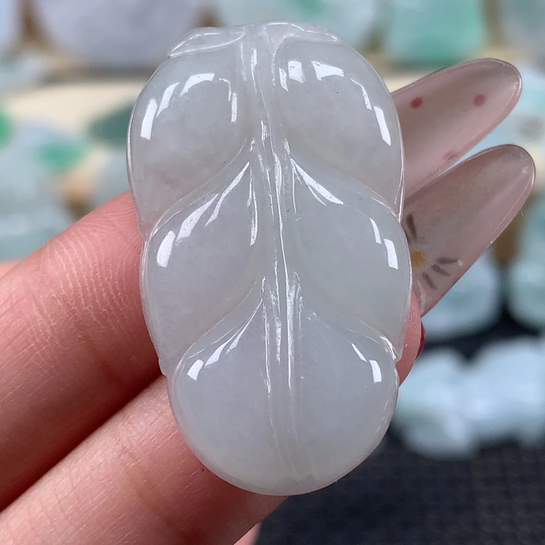 翡翠未镶嵌颈饰叶子吊坠