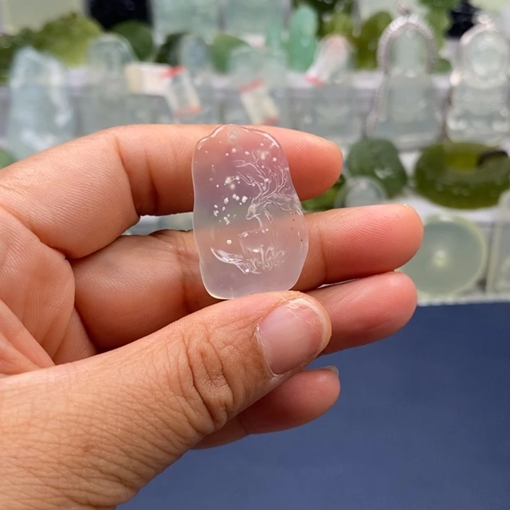 蛇纹石玉未镶嵌颈饰大****弟