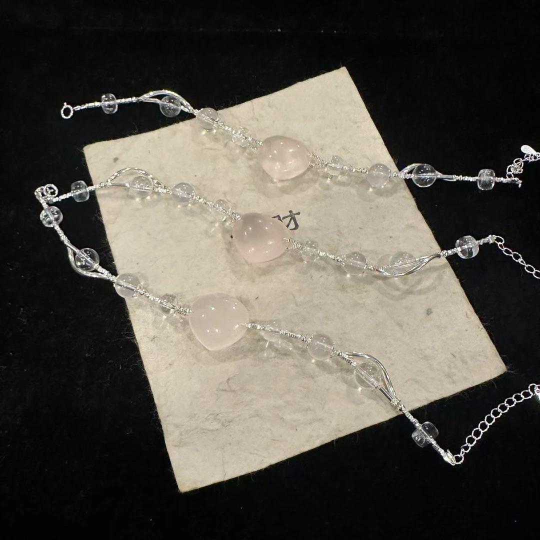 D129 粉晶桃心银配设计款手链 颜色微差 多样性发一