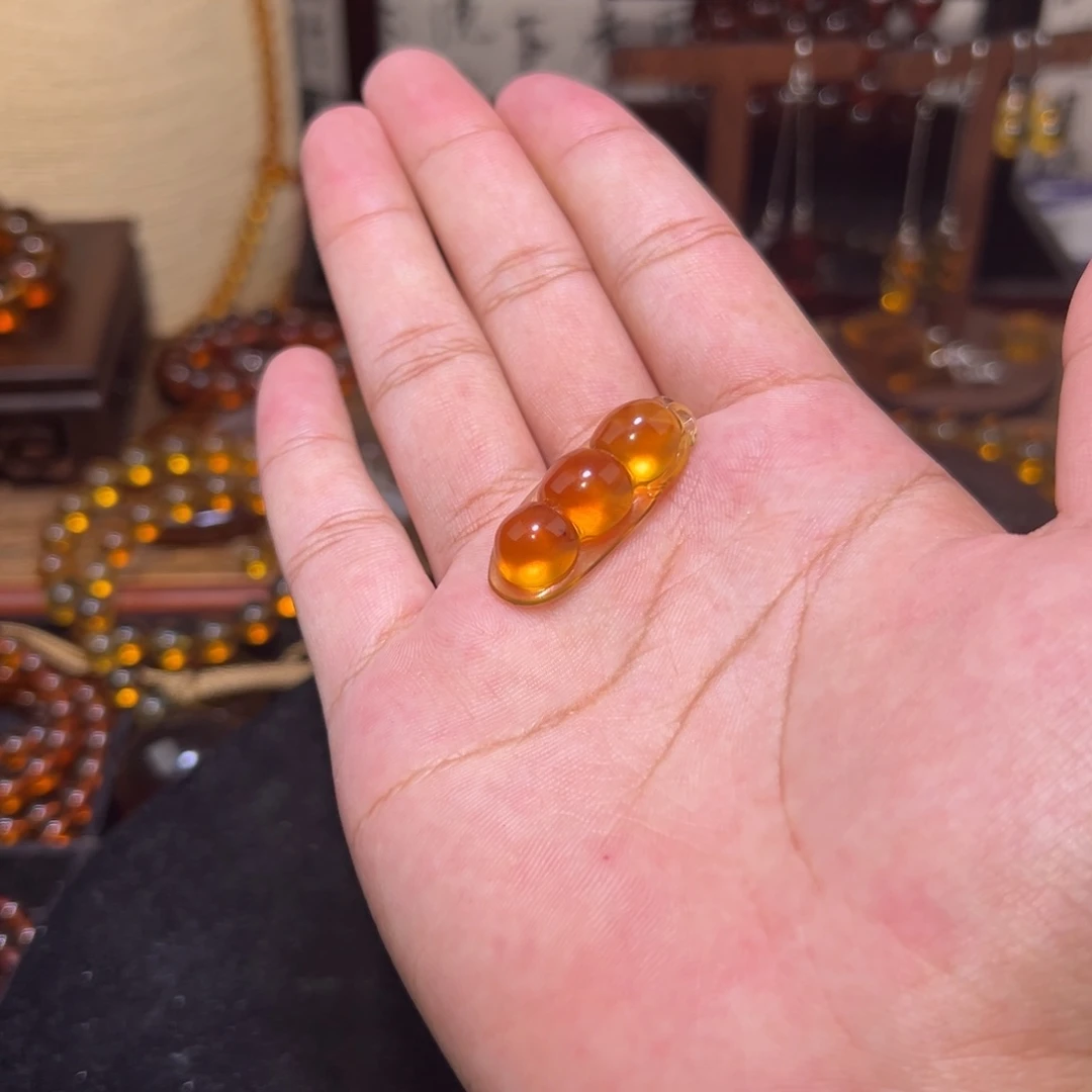 未镶嵌颈饰琥珀四季豆