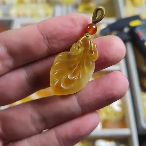 羽毛34.7*21.1*8.9mm