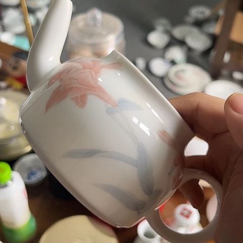 陶瓷手绘壶一个陶瓷