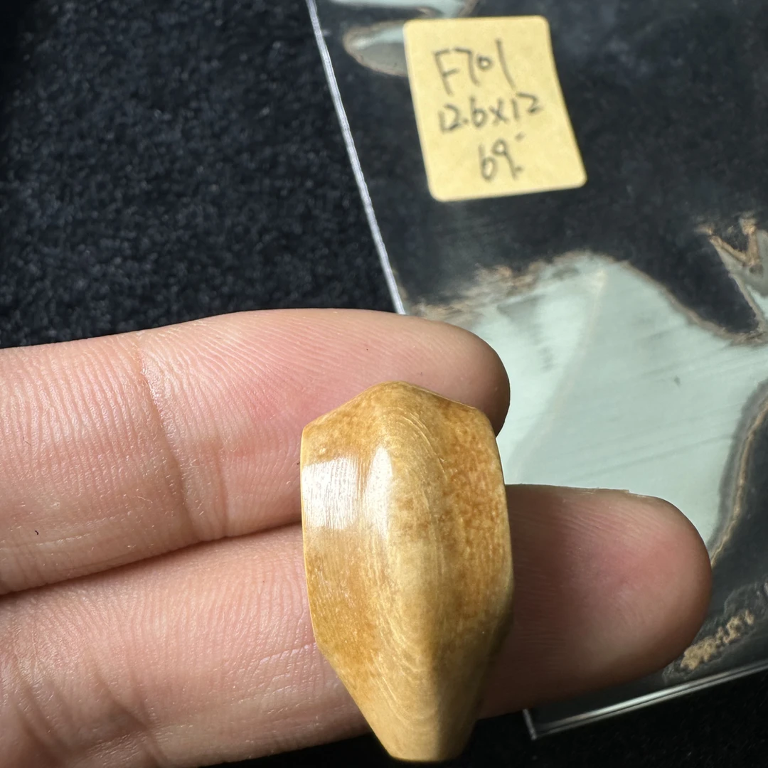 F701猛犸象牙对孔12.6*12mm鲨鱼背三通冰料果冻料