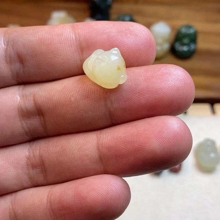 冬****和田玉未镶嵌颈饰