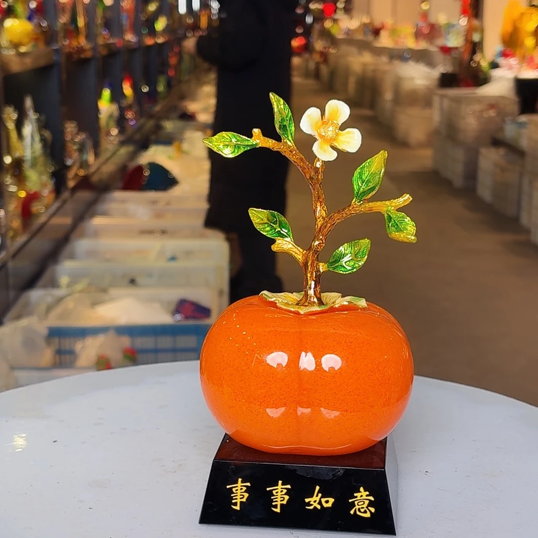 摆件琉璃岛和古城堡之间