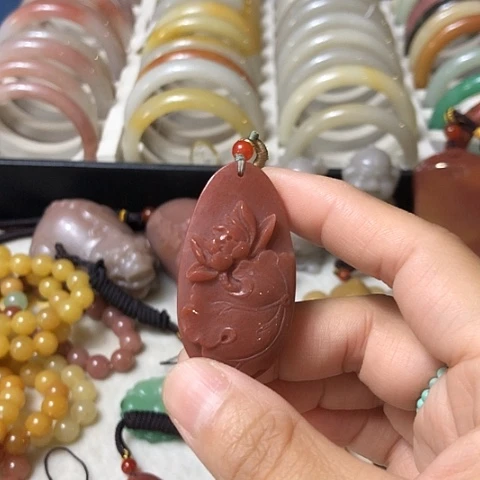 石英质玉未镶嵌颈饰