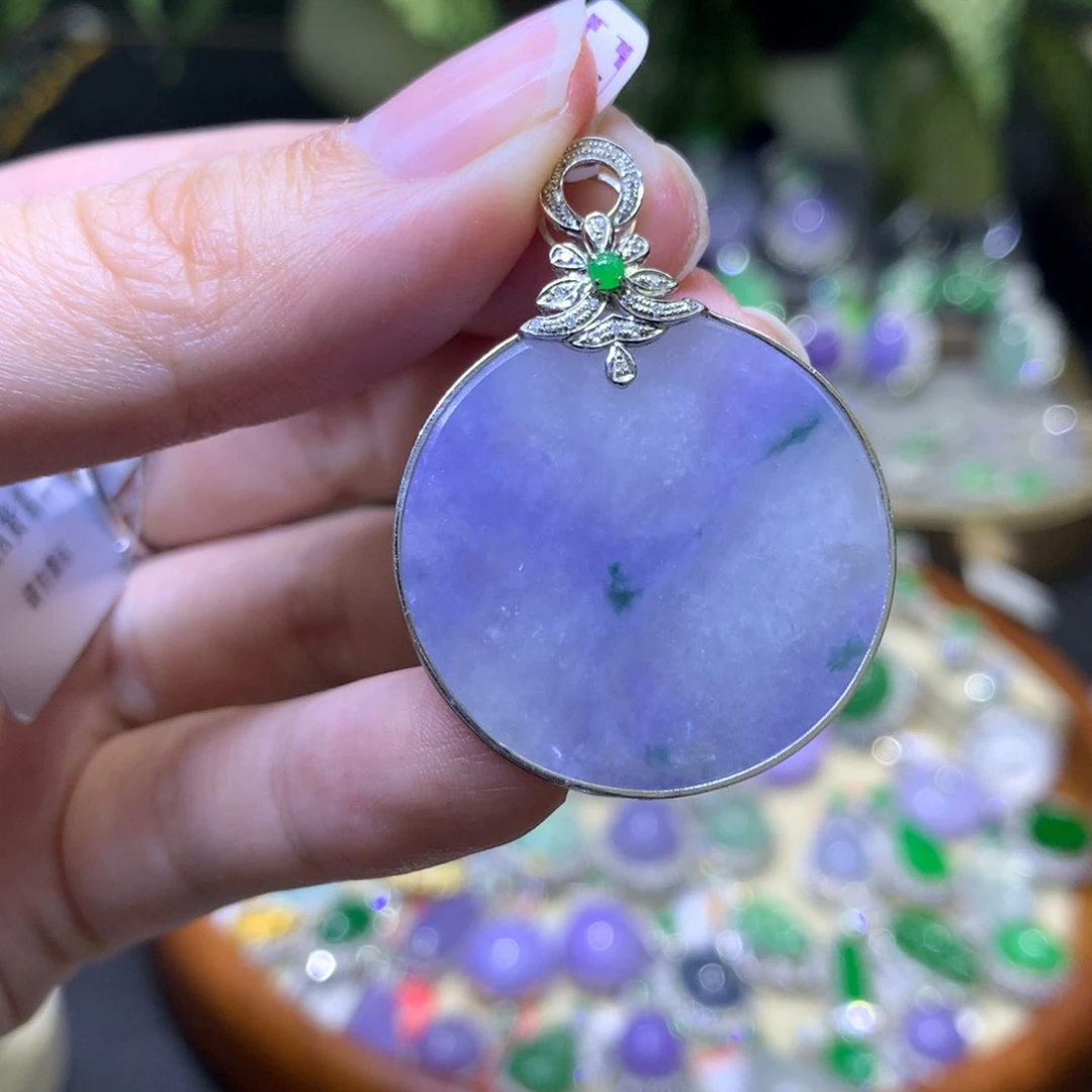 颈饰18K金镶嵌翡翠