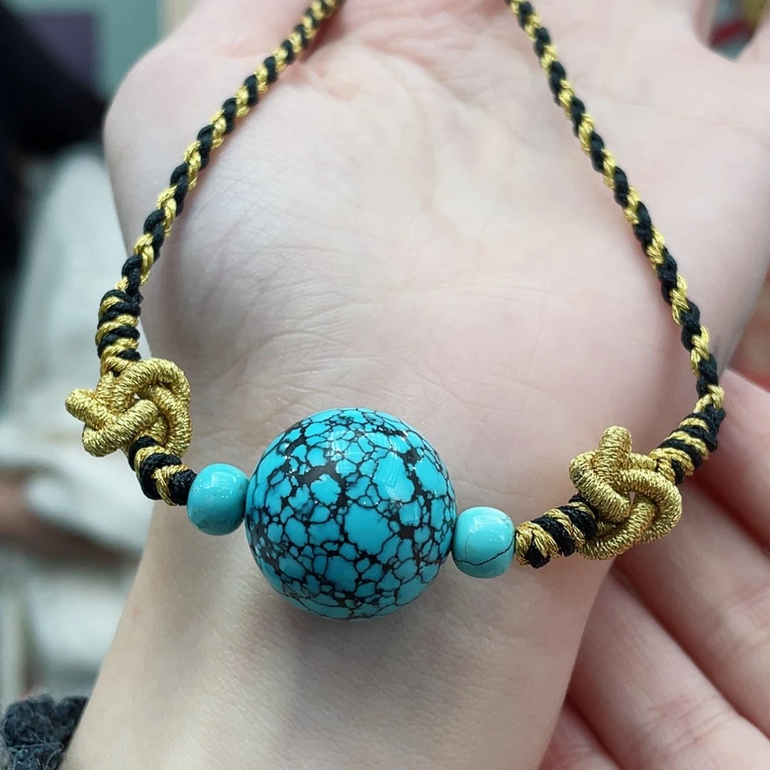 绿松石颈饰未镶嵌