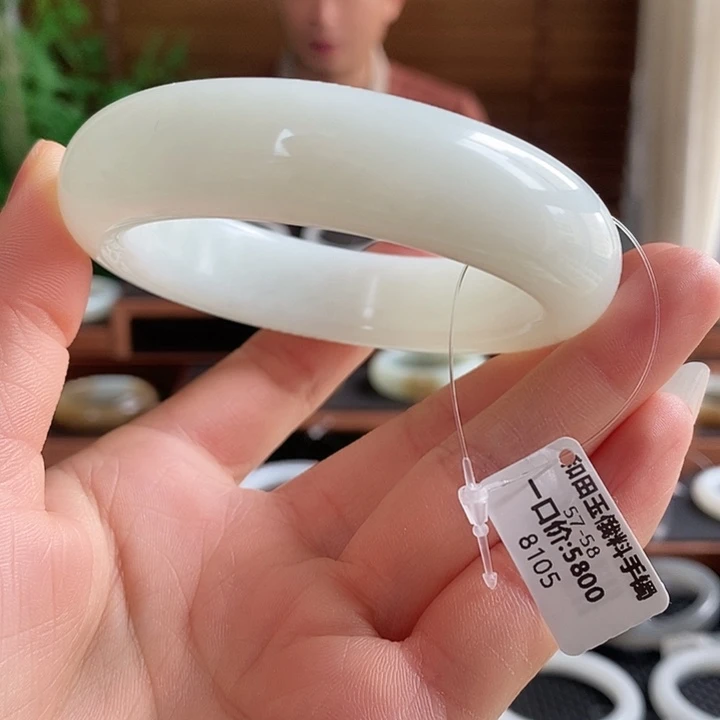 未镶嵌手镯和田玉8105