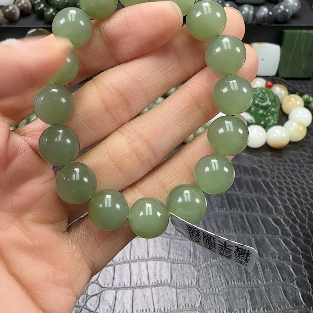 和田玉（碧玉）未镶嵌珠宝奇石