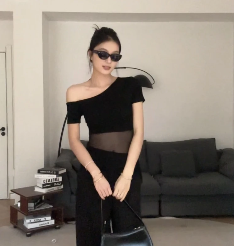 别致不规则网纱拼接纯色短袖t恤女夏新款设计感辣妹修身斜肩上衣