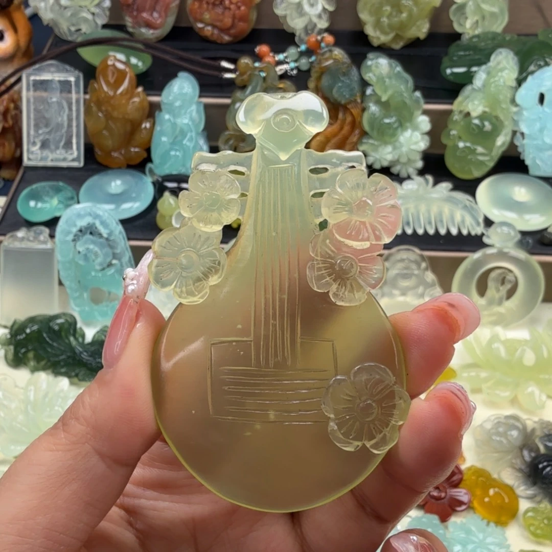 蛇纹石玉未镶嵌颈饰岫玉琵琶