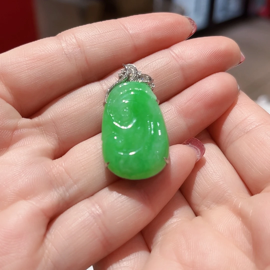 翡翠颈饰18K金镶嵌翡翠吊坠