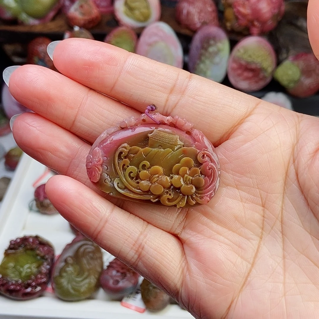 未镶嵌石英质玉（盐源）珠宝半成品