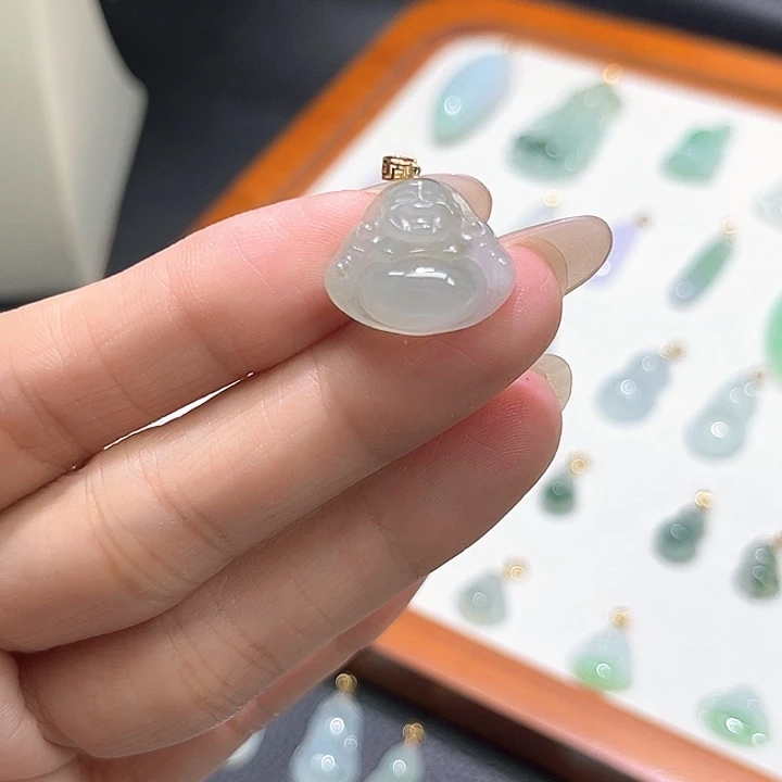 颈饰18K金镶嵌翡翠