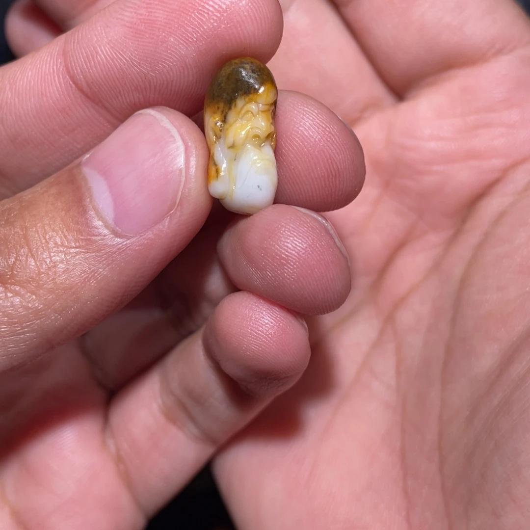 九****和田玉未镶嵌颈饰